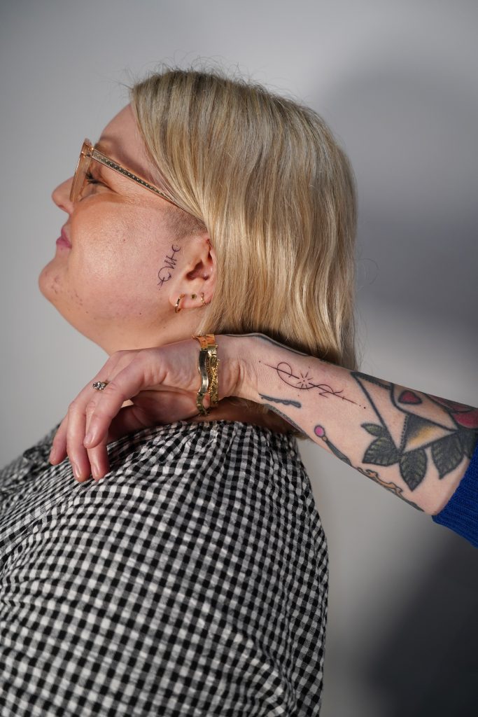 Alice and Rosalie with their sigils